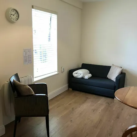 The Canal Apartment *